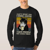 I Drink Coffee I Hate People And I Know Things Cat Tシャツ (正面)