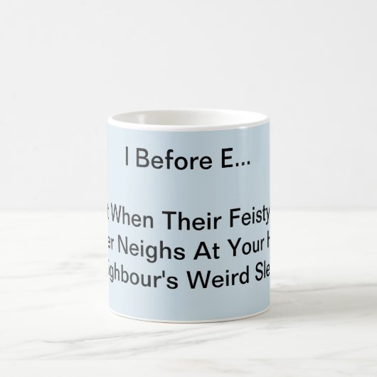 I Eのマグの前に コーヒーマグカップ (中央)