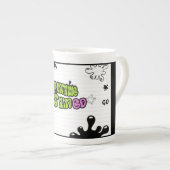 I Fix Nothing. I Let Him Go | Bold Minimal Quote M ボーンチャイナマグカップ (正面右)