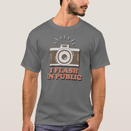 I Flash In Public - Funny Photographer Tシャツ (正面)