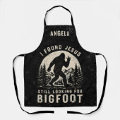 I Found Jesus Still Looking for Bigfoot Sasquatch エプロン (正面)