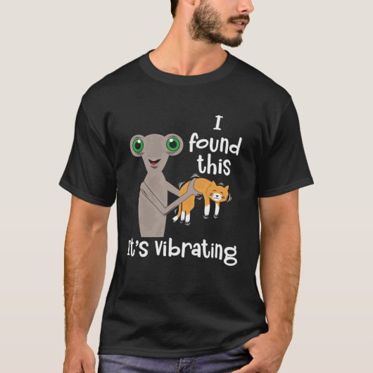 I Found Vibrating Cat and Alien Tシャツ (正面)