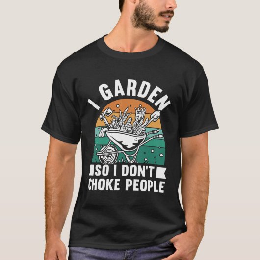 I Garden So I Don't Choke People Funny Plant Garde Tシャツ (正面)