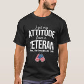 I Get My Attitude From A Veteran Yes She Bought Me Tシャツ (正面)