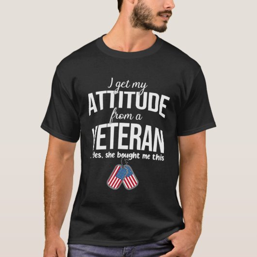 I Get My Attitude From A Veteran Yes She Bought Me Tシャツ (正面)