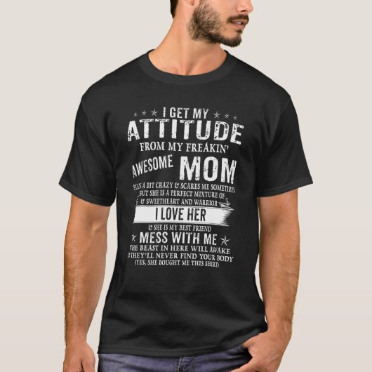 I Get My Attitude From My Freaking Awesome Mom Fun Tシャツ (正面)