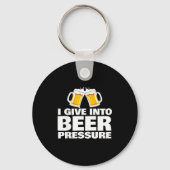 I Give Into Beer Pressure Funny Beer Drinking キーホルダー (正面)