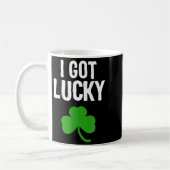 I Got Lucky Dad St Patricks Day Pregnancy Announce コーヒーマグカップ (左)