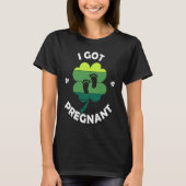I Got PRegnant St Patricku2019s Day Irish Baby Tシャツ (正面)