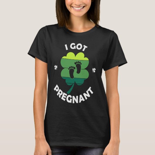 I Got PRegnant St Patricku2019s Day Irish Baby Tシャツ (正面)