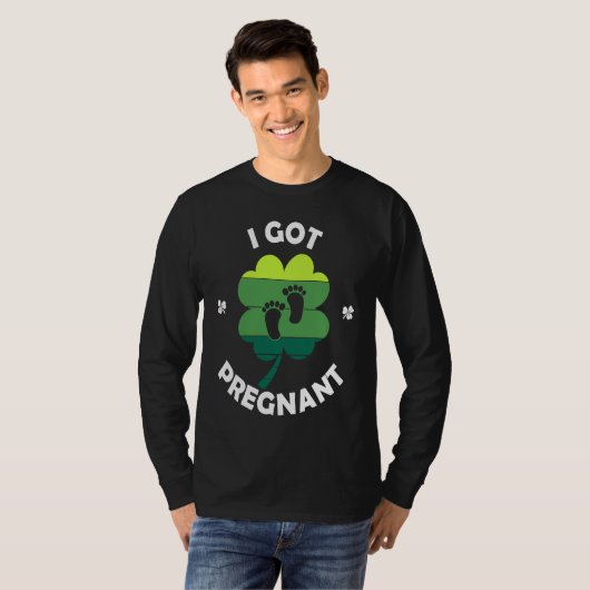I Got PRegnant St Patricku2019s Day Irish Baby Tシャツ (正面フル)