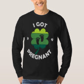 I Got PRegnant St Patricku2019s Day Irish Baby Tシャツ (正面)