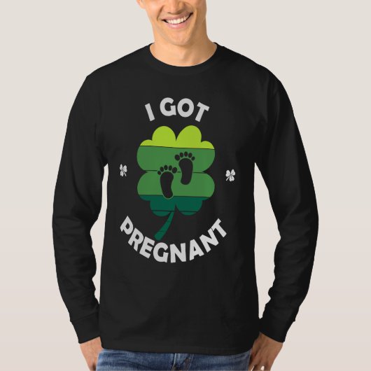 I Got PRegnant St Patricku2019s Day Irish Baby Tシャツ (正面)
