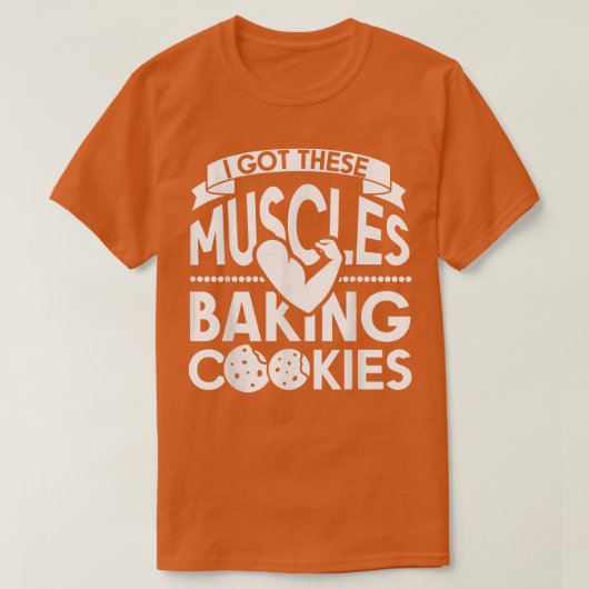 I Got These Muscles Baking Cookies T-Shirt Tシャツ (デザイン正面)