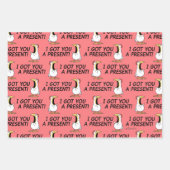 I GOT YOU A PRESENT! shouty chicken ラッピングペーパーシート (正面)