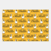 I GOT YOU A PRESENT! shouty chicken ラッピングペーパーシート (正面3)