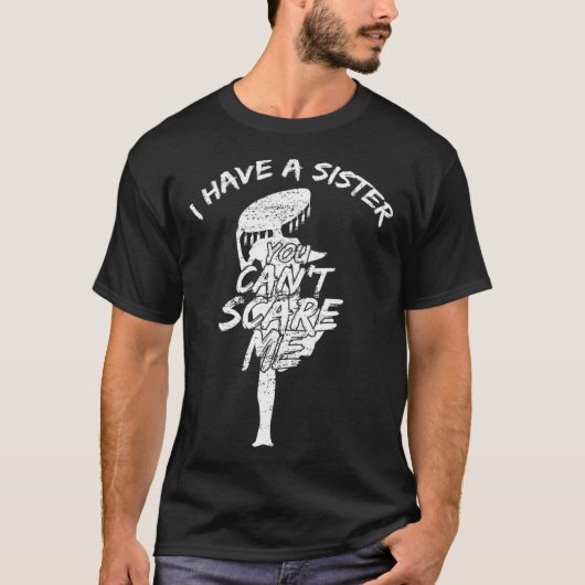 I Have A Sister You Cant Scare Me Tシャツ (正面)