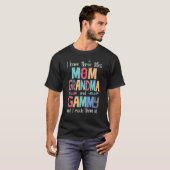 I Have Three Titles Mom Grandma Gammy And I Rock T Tシャツ (正面フル)