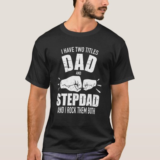 I Have Two Titles Dad And Stepdad And Rock Them Bo Tシャツ (正面)