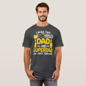 I Have Two Titles Dad And Superdad Funny Family Tシャツ (正面フル)