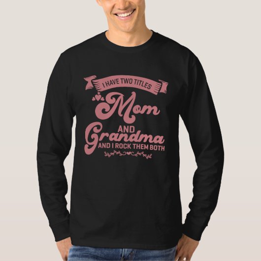 I Have Two Titles Mom Grandma And I Rock Them Moth Tシャツ (正面)