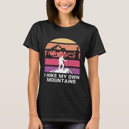 I Hike My Own Mountains Hiking Motivational Quote Tシャツ (正面)