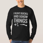 I Hunt Ducks And I Know Things Duck Hunting Tシャツ (正面)