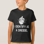 I Identify As A Dreidel Funny Hanukkah Gelt Menora Tシャツ (正面)