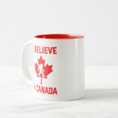 I In 信じ Canada - おもしろい Bigfoot ツートーンマグカップ (正面左)