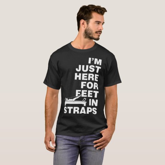 I Just Here for Straps Pilates Yoga Fitn Tシャツ (正面フル)