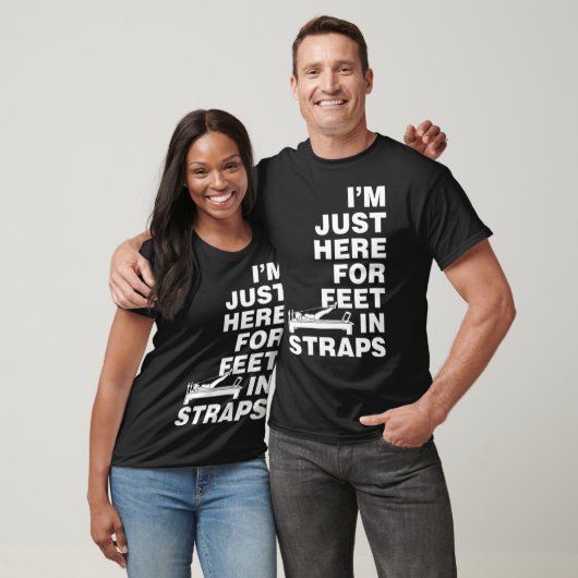 I Just Here for Straps Pilates Yoga Fitn Tシャツ (ユニセックス)