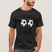 I Kicked 100 Days Of School  100th Soccer Player B Tシャツ (正面)