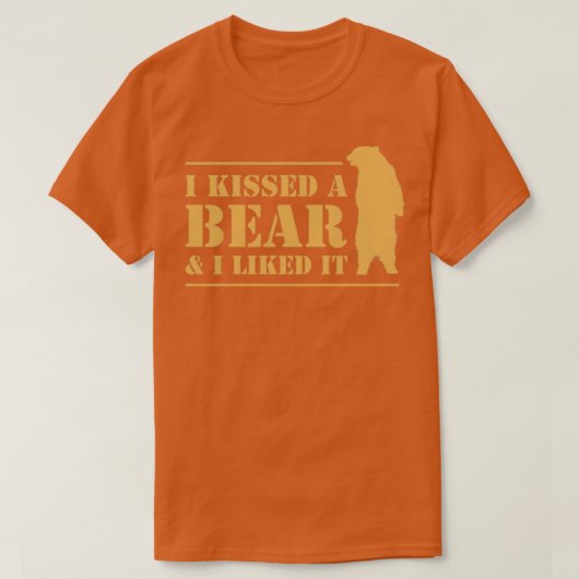 I Kissed A Bear And I Liked It Cool Graphic Tシャツ (デザイン正面)
