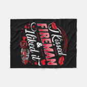 I Kissed A Fireman I Liked It Firefighter Valentin フリースブランケット (正面(横))