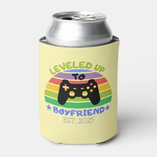 I Leveled Up To Boyfriend Funny Gamer Est. 2025   缶クーラー (缶正面)