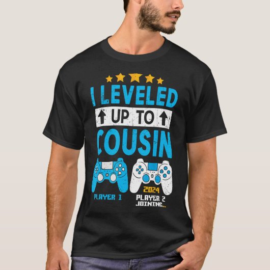 I Leveled Up To Cousin 2024 Gaming Soon To Be Cous Tシャツ (正面)