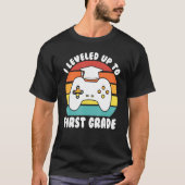 I leveled up to first grade kindergarten graduatio tシャツ (正面)