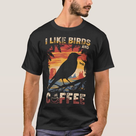 I Like Birds And Coffee Funny Coffee Birds Lover B Tシャツ (正面)