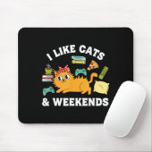 I Like Cats And Weekends Lover Funny Cozy Gamer Qu マウスパッド (マウス)