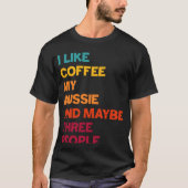 I Like Coffee My Aussie and Maybe Three People Ret Tシャツ (正面)