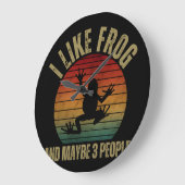 I LIKE FROG AND MAYBE 3 PEOPLE ラージ壁時計 (傾斜)