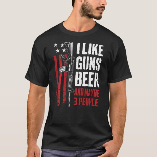 I Like Guns Beer And Maybe 3 People Gun On Back Tシャツ (正面)