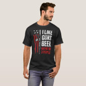 I Like Guns Beer And Maybe 3 People Gun On Back Tシャツ (正面フル)