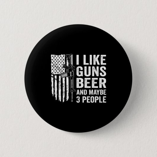 I Like Guns Beer Maybe 3 People Funny Drinking 缶バッジ (正面)