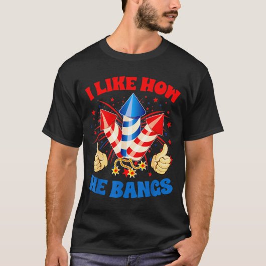 I Like How He Bangs Fireworks 4th Of July Funny Co Tシャツ (正面)