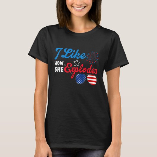 I Like How She Explodes 4th Of July Independence Tシャツ (正面)