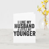 I Like My Husband A Little Bit Younger Funny Husba カード (黄色い花)