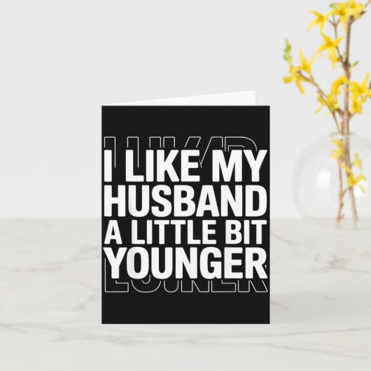 I Like My Husband A Little Bit Younger Funny Sayin カード (黄色い花)