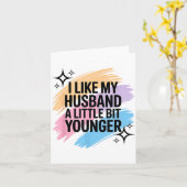 I Like My Husband A Little Bit Younger Funny Sayin カード (黄色い花)