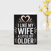 I Like My Wife A Little Bit Older Funny Saying Wom カード (黄色い花)